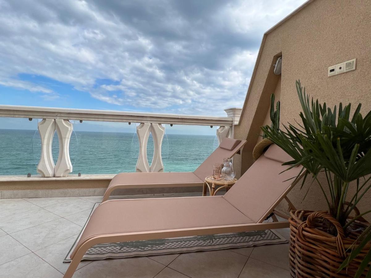 Sky & Sea Apartment *